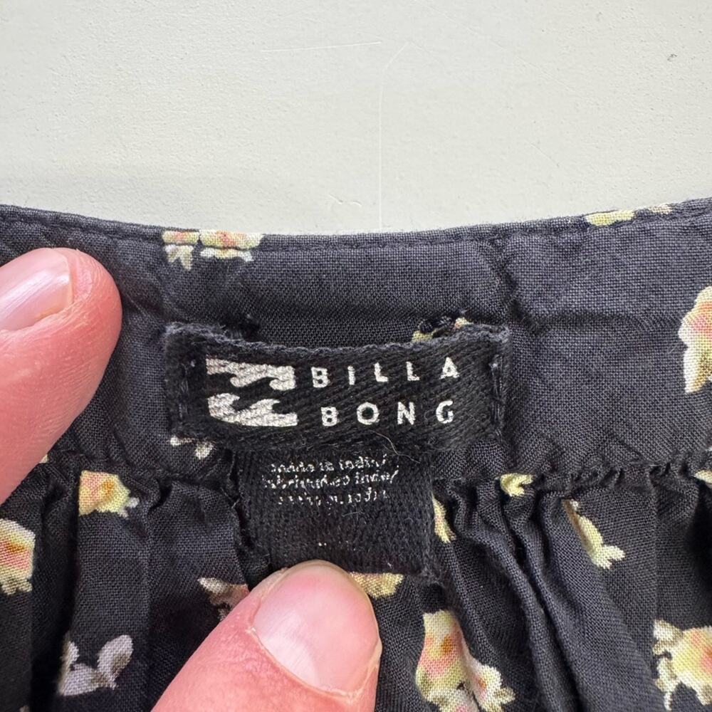 Billabong Women's Sz M Floral Print Off Shoulder Crop Top Blouse Black - Picture 3 of 6